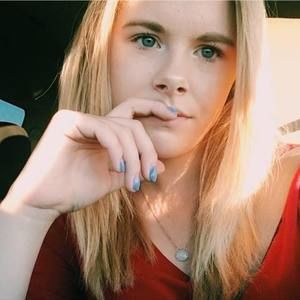 Meet your Posher, Larissa